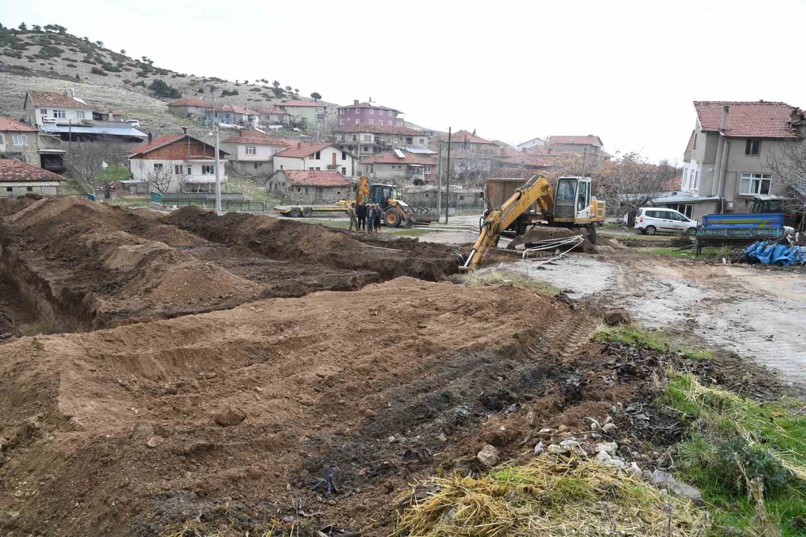 Isparta Belediye Başkanı Kayı Köyü'nde Sosyal Tesis Yapımına Destek Veriyor.