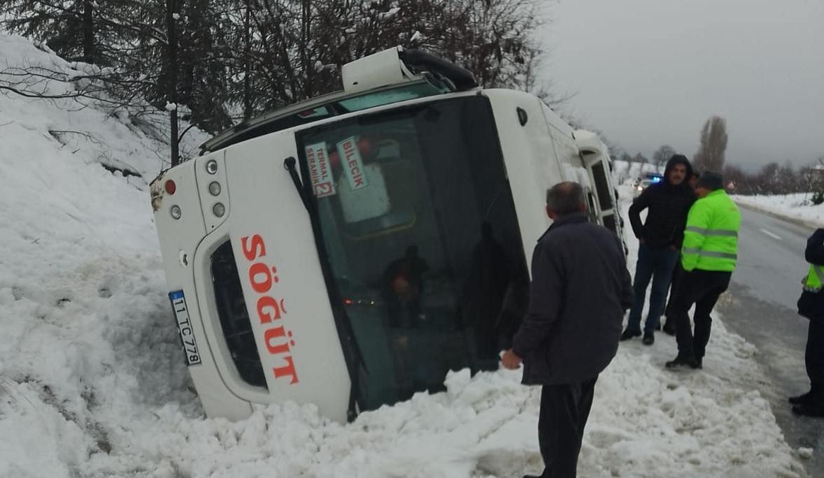 İşçi Servisi Devrildi, 1 Kişi Yaralandı.