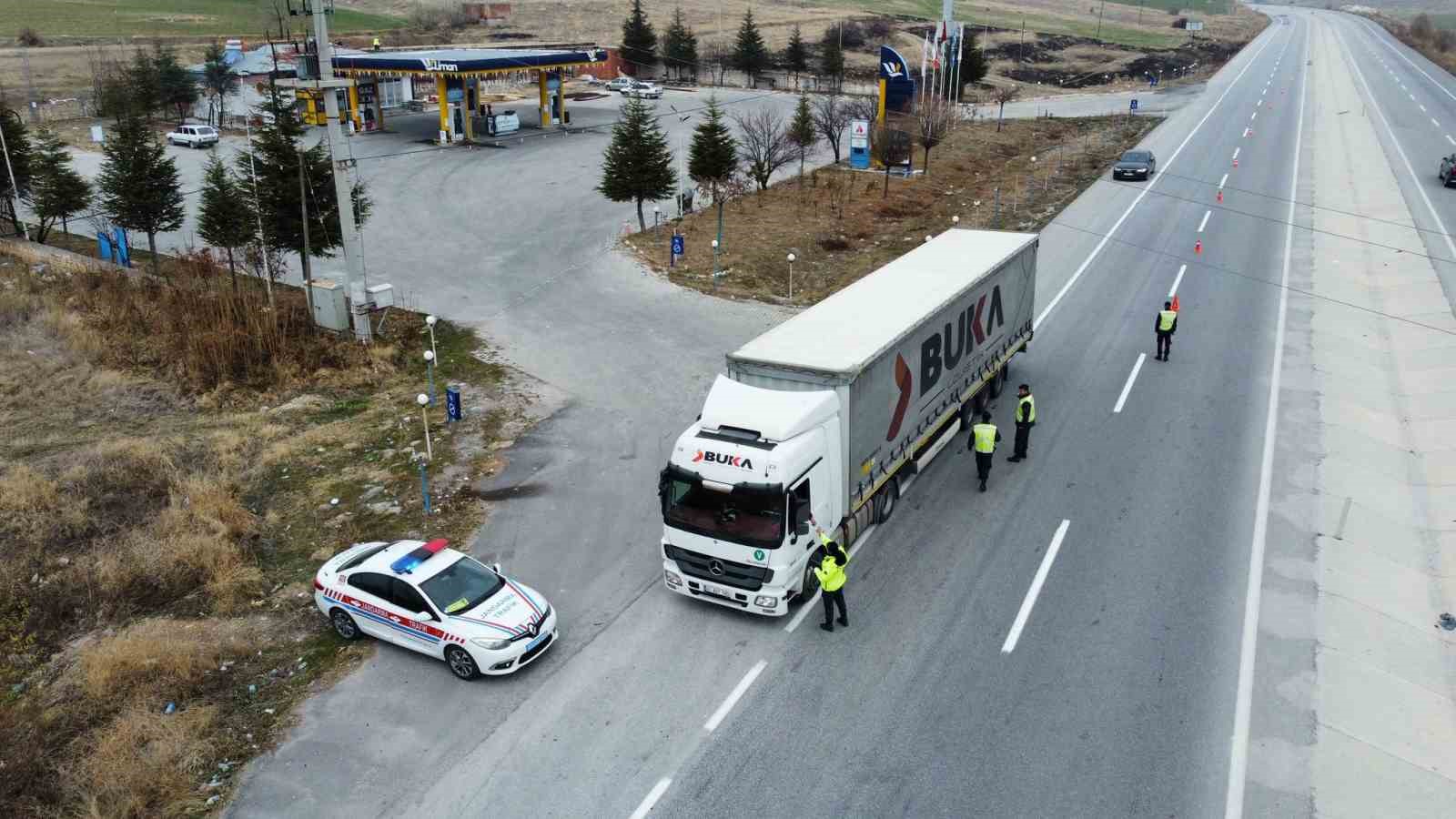 Afyonkarahisar'da Trafiğe Uymayan 17 Sürücüye Cezai İşlem!