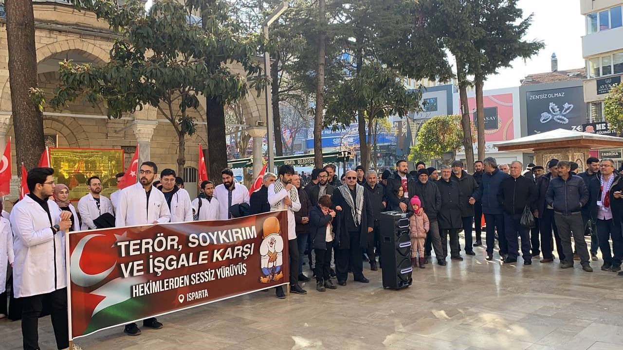 Isparta'da sağlıkçılar ve STK'lar sessiz yürüdü