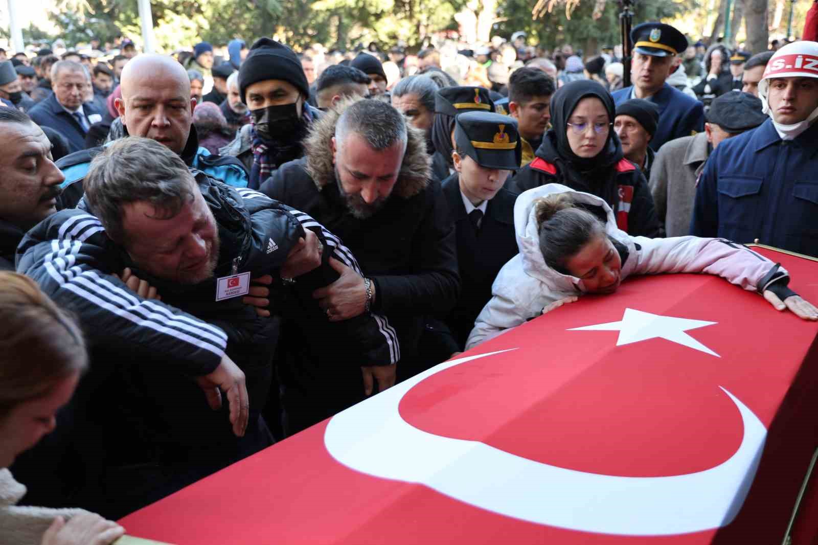 Pençe-Kilit Harekatı'nda şehit olan İstihkam Sözleşmeli Er Muhammed Tunahan Evcin son yolculuğuna uğurlandı.