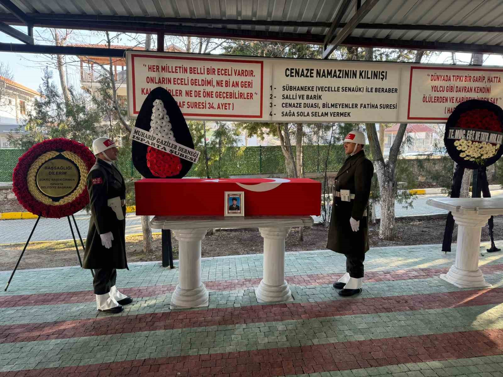 Kıbrıs gazisi Ahmet Altun Isparta'da son yolculuğuna uğurlandı.