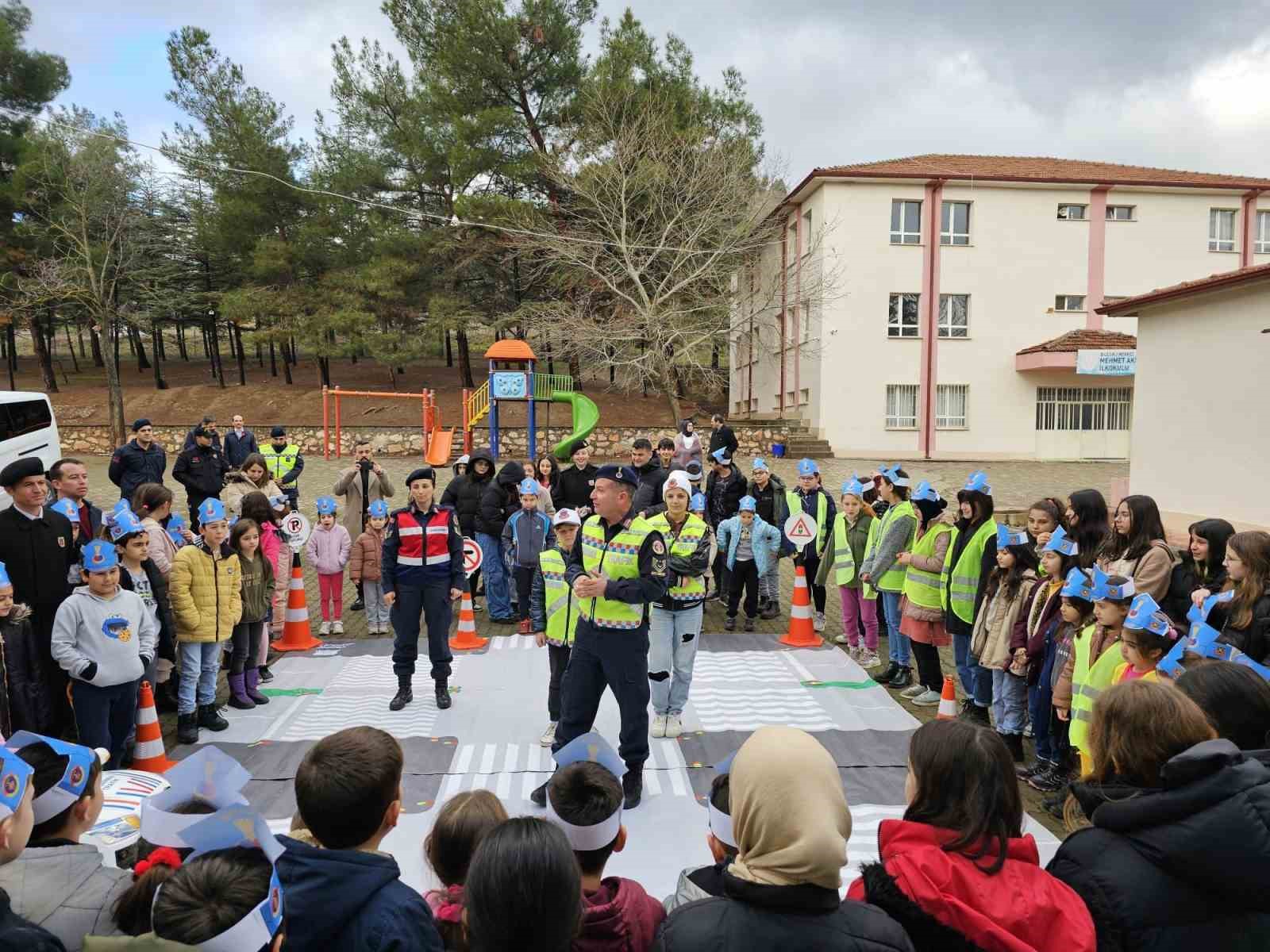 Bilecik'te Öğrencilere Trafik Eğitimi Verildi