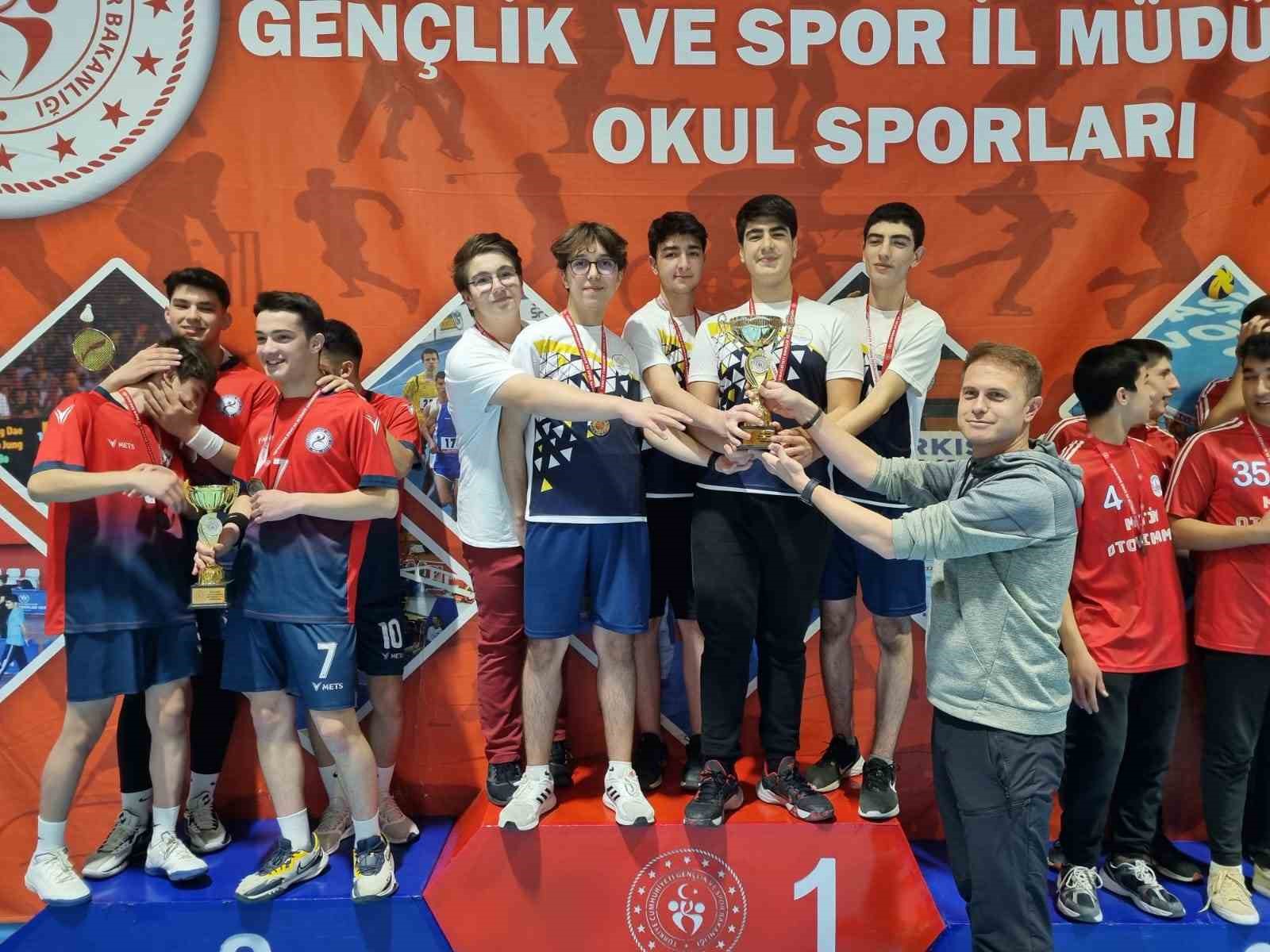 Afyonkarahisar'da Gençler Badminton İl Birinciliği düzenlendi