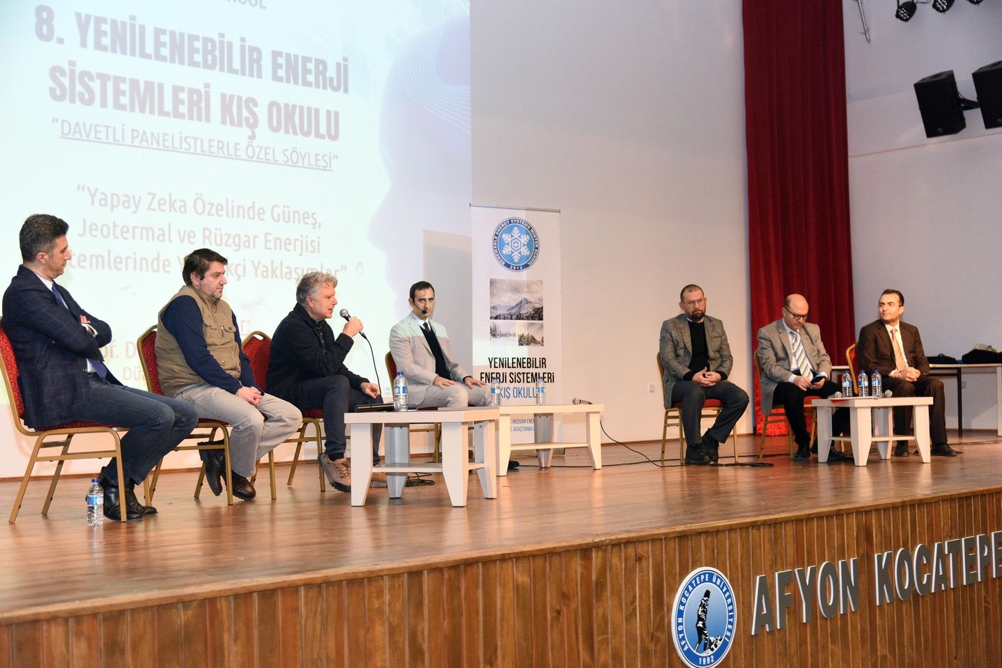 AKÜ, Yapay Zeka Özelinde Yenilenebilir Enerji Sistemleri Kış Okulu'na ev sahipliği yaptı.