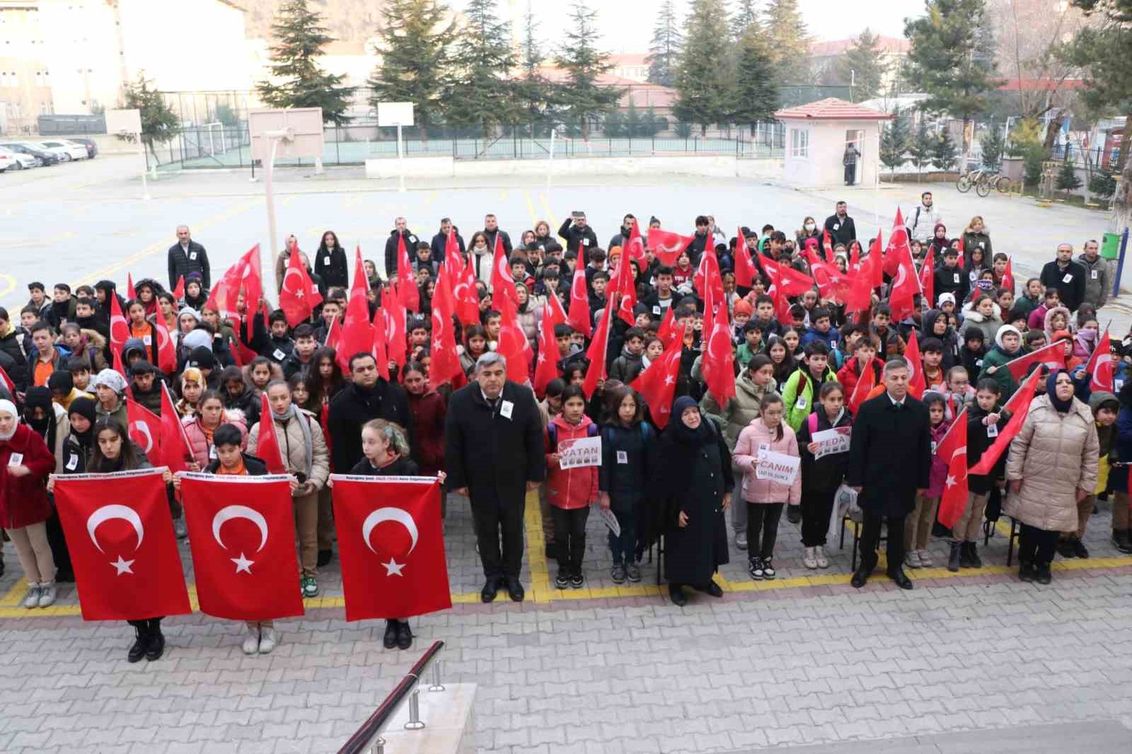 Şehitlere bir dakikalık saygı duruşu