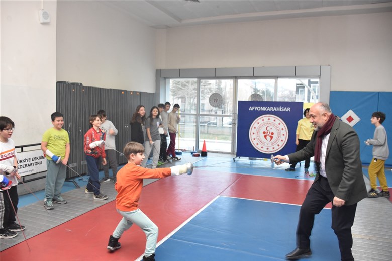 Afyonkarahisar'da genç sporculara destek ziyareti.