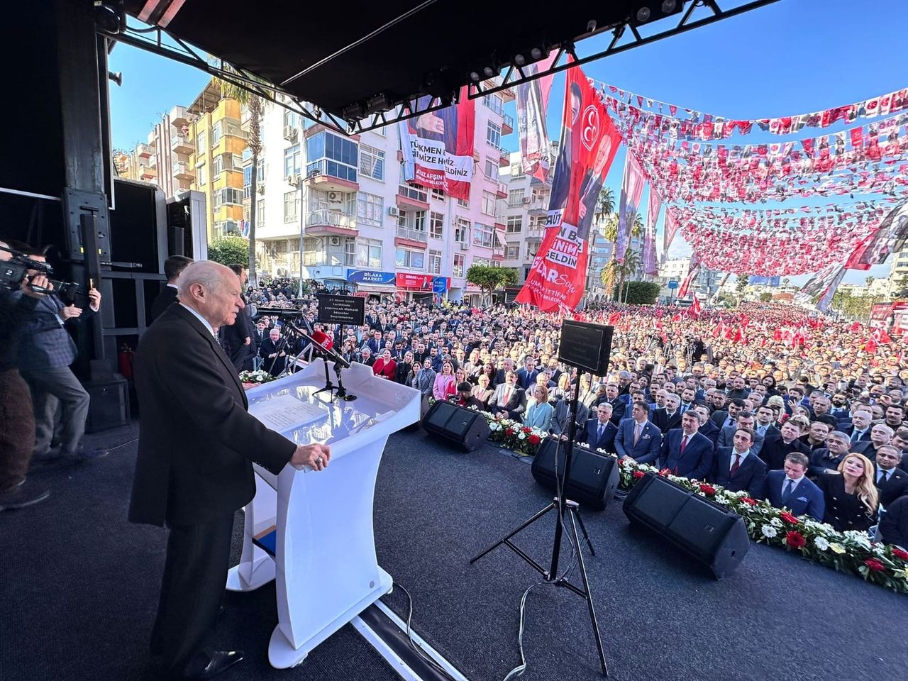 MHP'nin Afyonkarahisar'daki Göz Alıcı Hizmetleri