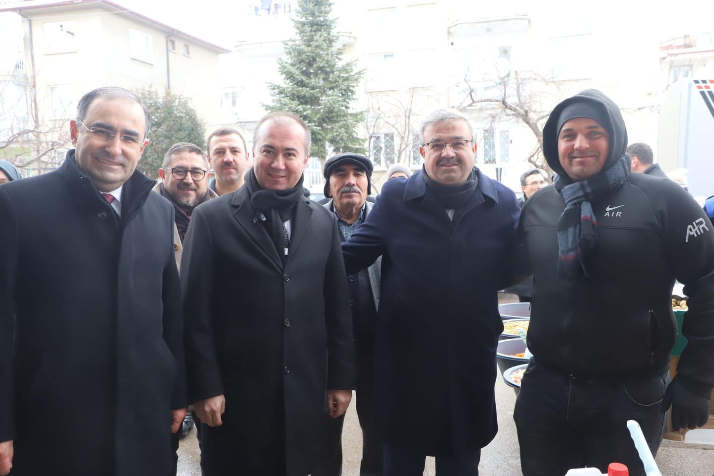 Politik figürün Afyonkarahisar'da gerçekleştirdiği toplum ziyareti büyük ilgi gördü.