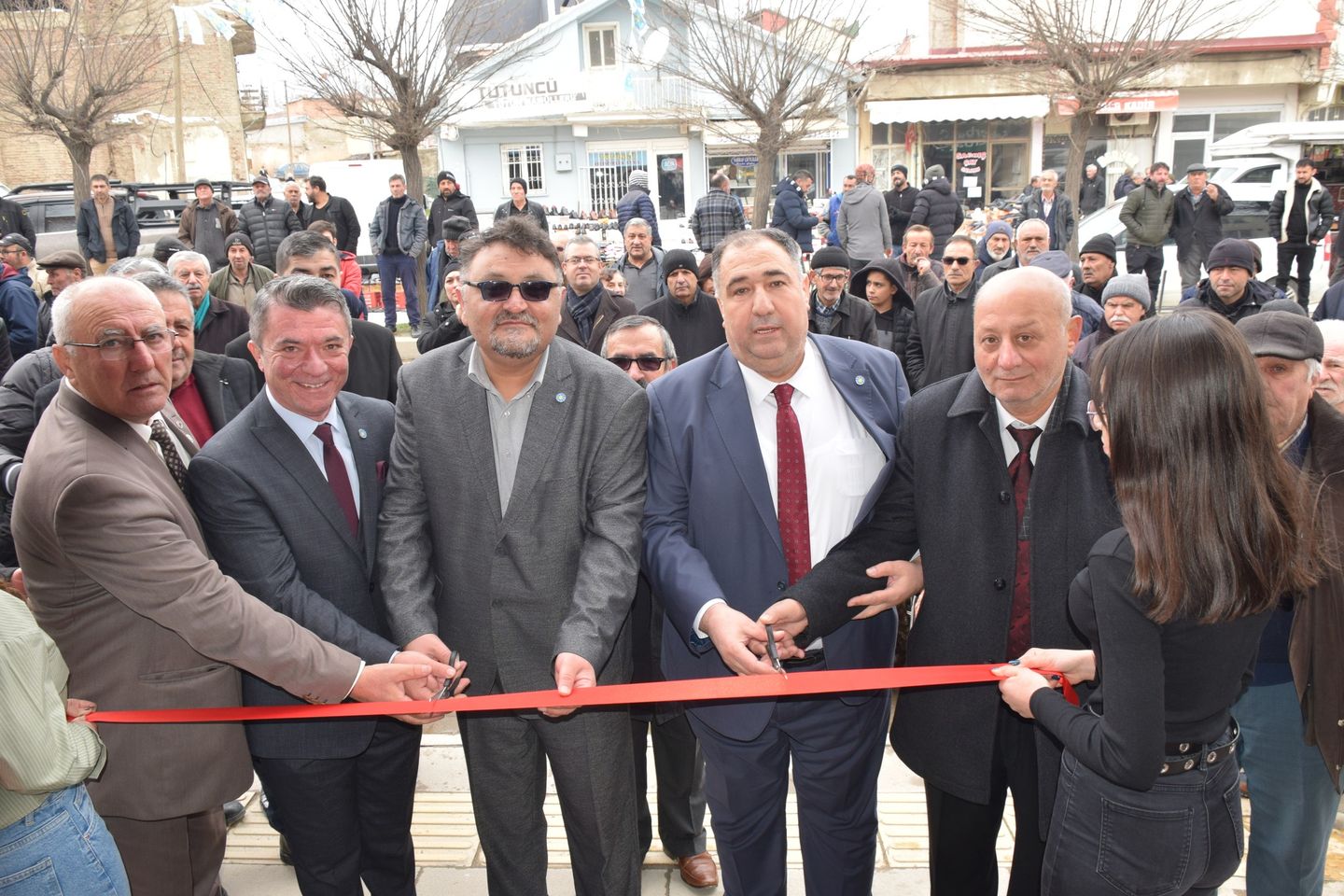 İYİ Parti'nin seçim merkezi yoğun ilgi gördü.