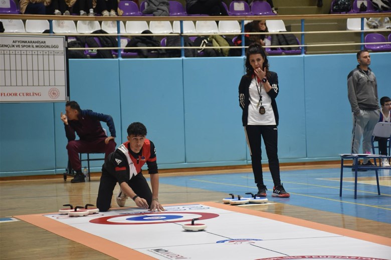 Floor Curling Gençler Kız-Erkek-Karma Grup Turnuvası Türkiye'de Başladı