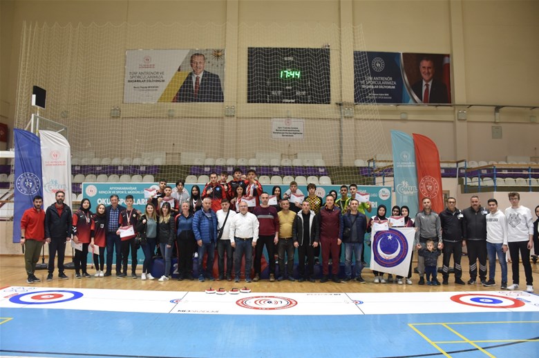 Afyonkarahisar'da Gerçekleşen Floor Curling Müsabakaları Büyük İlgi Gördü