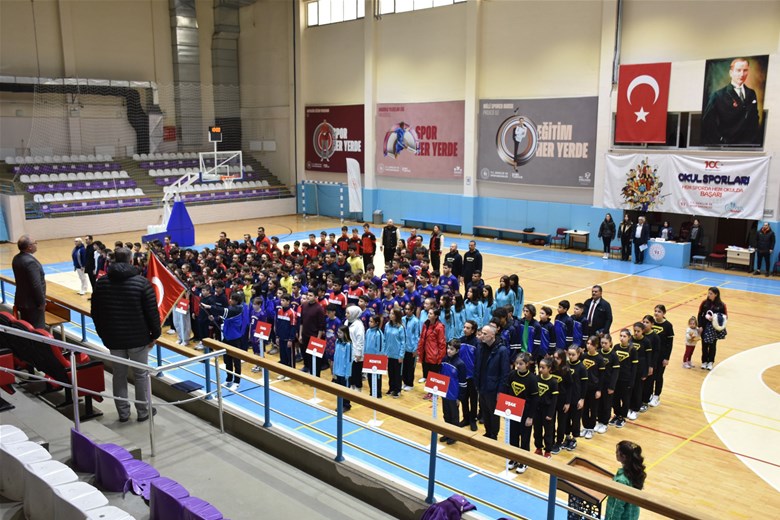 Afyonkarahisar'da Okul Sporları Basketbol Turnuvası Heyecanı