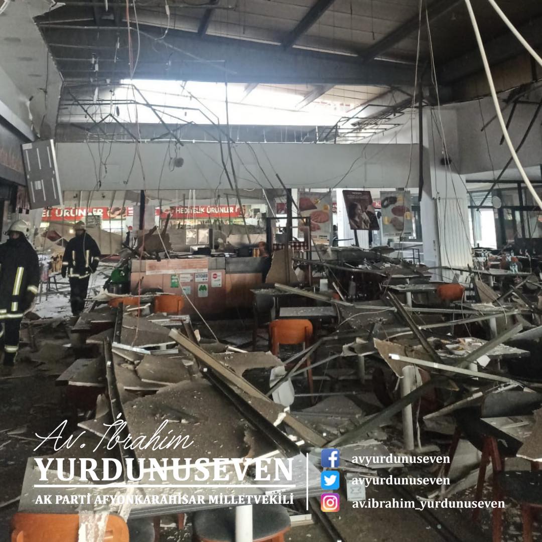Afyonkarahisar'da Restoran Çatısı Çöktü, Yaralananlar Var
