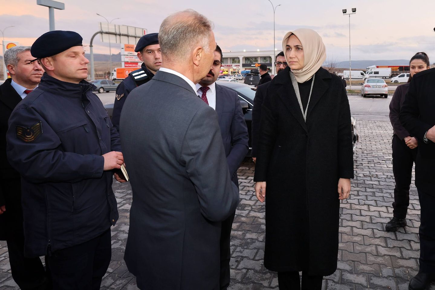 Dinlenme tesisinde asma tavan çöktü, 11 yaralı!