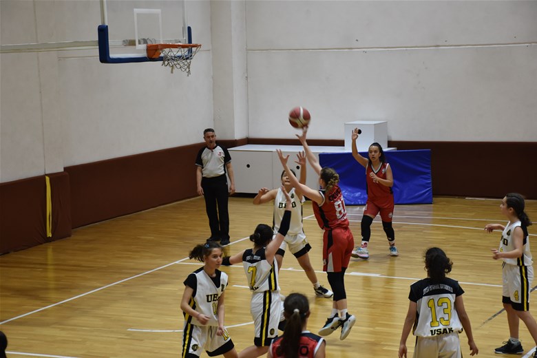 Afyonkarahisar'da Okul Sporları Basketbol Müsabakaları Gerçekleştirildi.