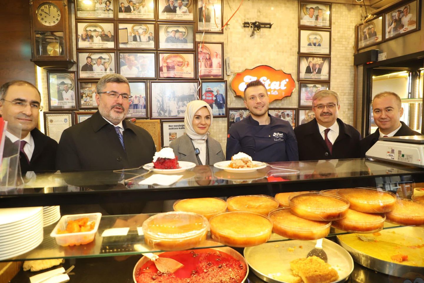 Bakan Göktaş, esnafın taleplerini dinledi.