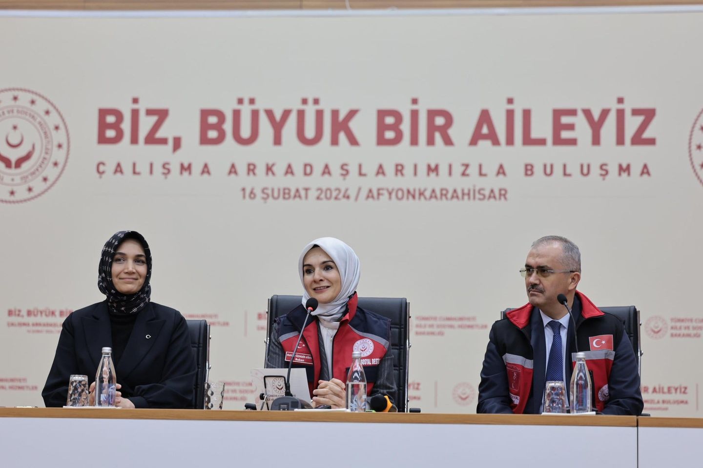 Bakan Göktaş, Afyon'da çalışanlarla toplantı yaptı