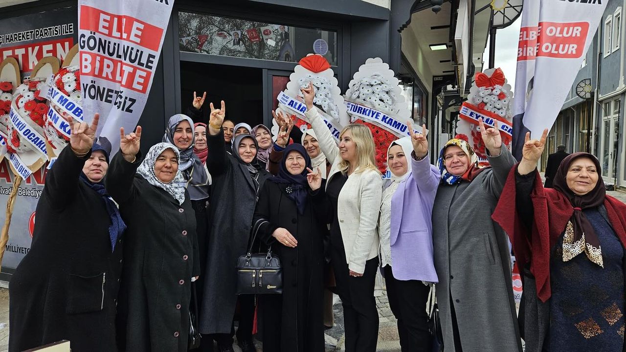 MHP Bolvadin'de yeni seçim bürosu açtı.