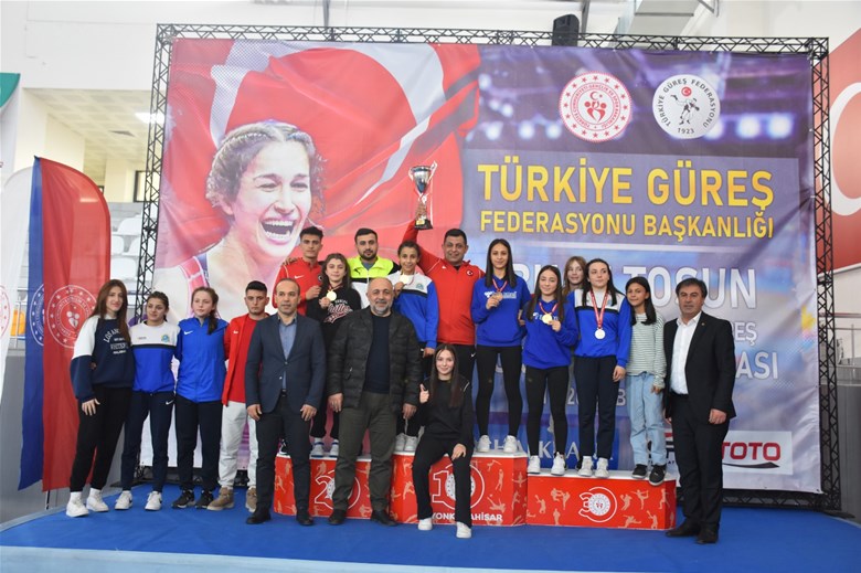 Buse Tosun U-17 Kadınlar Güreş Şampiyonası heyecanlı geçti