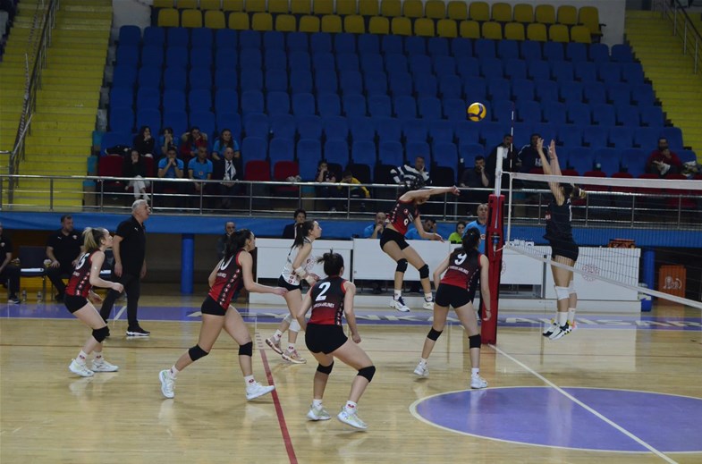 Voleybol 2.Lig Yarı Final Takımları Belli Oldu