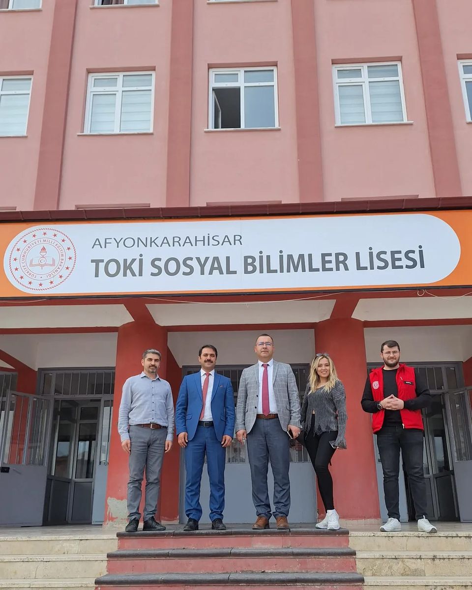 Afyonkarahisar'daki Gençlik Merkezi Toki Sosyal Bilimler Lisesi'ni ziyaret etti!