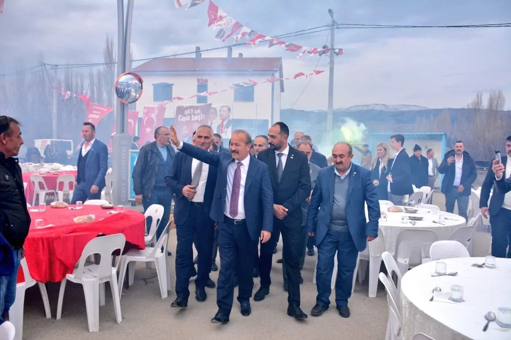 Afyonkarahisar'da MHP'ye destek veren Seçmen İletişim Merkezi açıldı