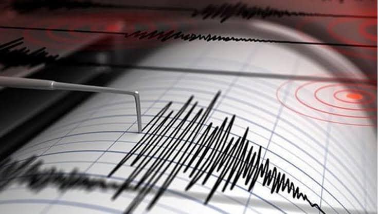 Afyonkarahisar Belediye Başkanı depremzedelere destek veriyor