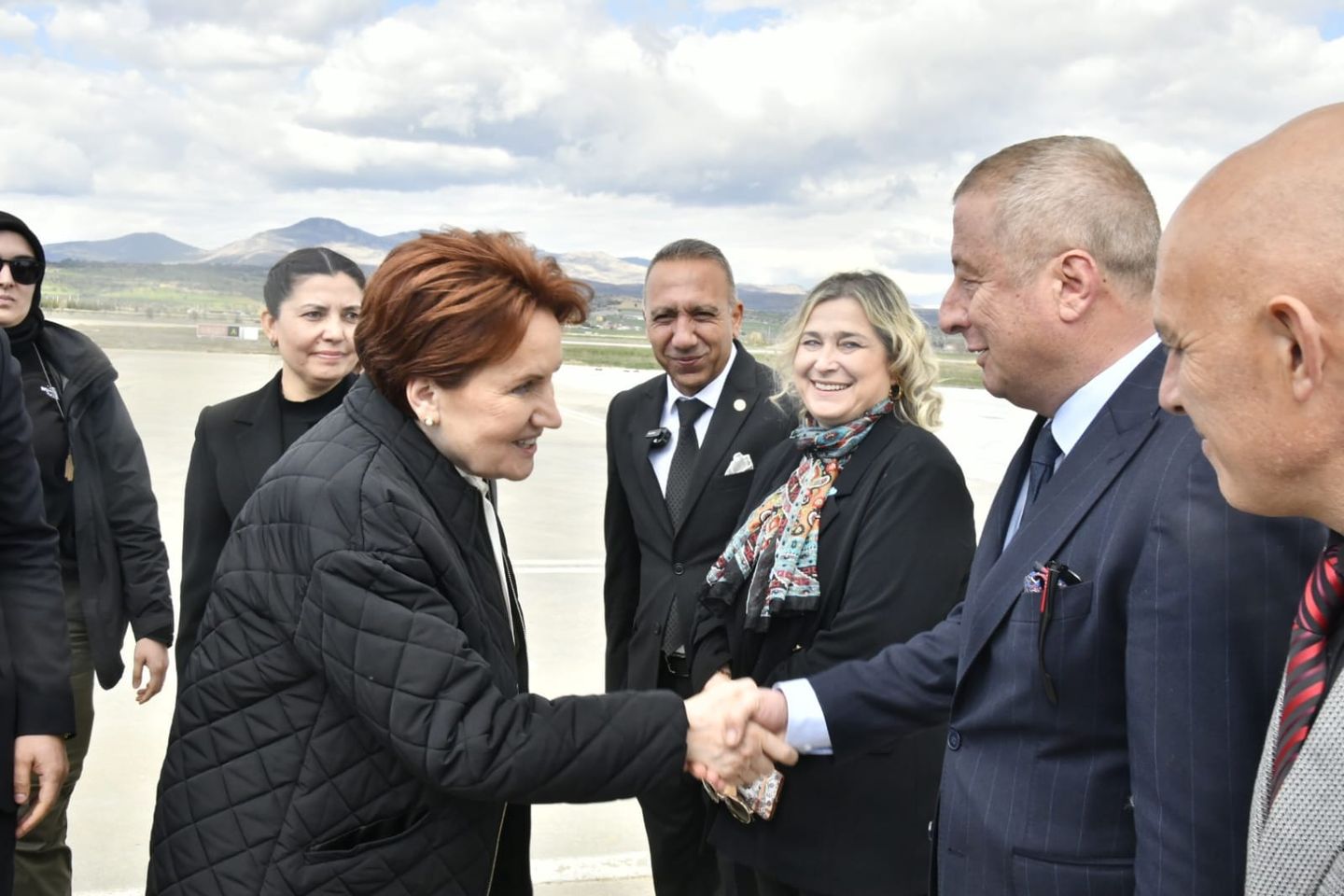 İyi Partili Milletvekili Hakan Şeref Olgun, Meral Akşener ile gerçekleştirdiği ziyaretlerin ardından iftar programına katıldıklarını açıkladı.