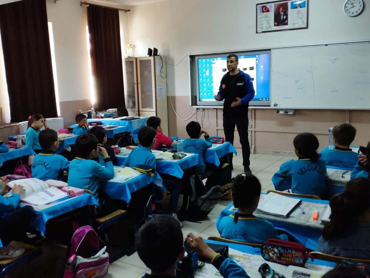 Afyonkarahisar'daki okulda afet bilinci için etkinlik düzenlendi