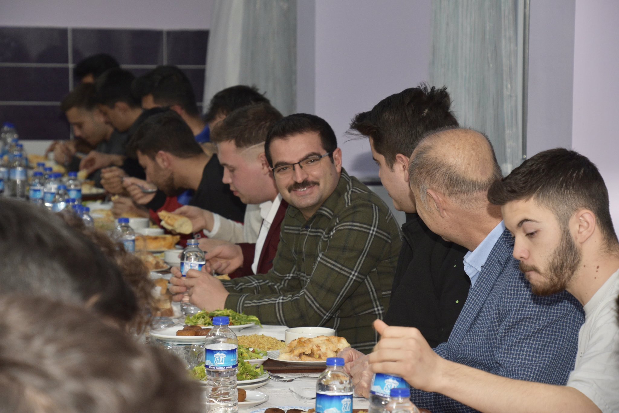 Kaymakam öğrencilerle iftarda buluştu.