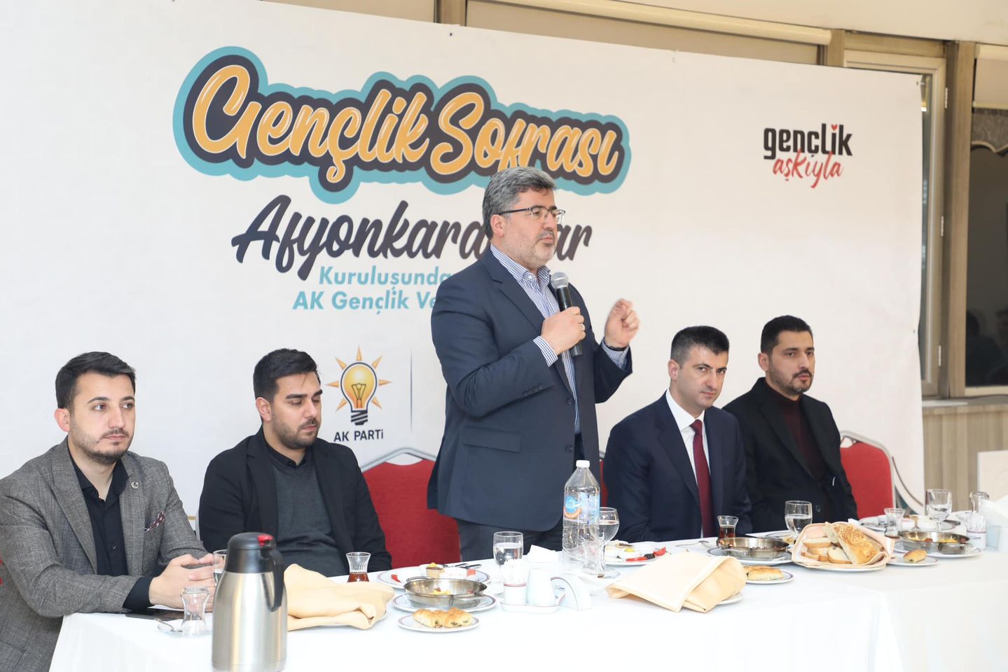 AK Parti Gençlik Kolları Vefa Sahuru düzenledi