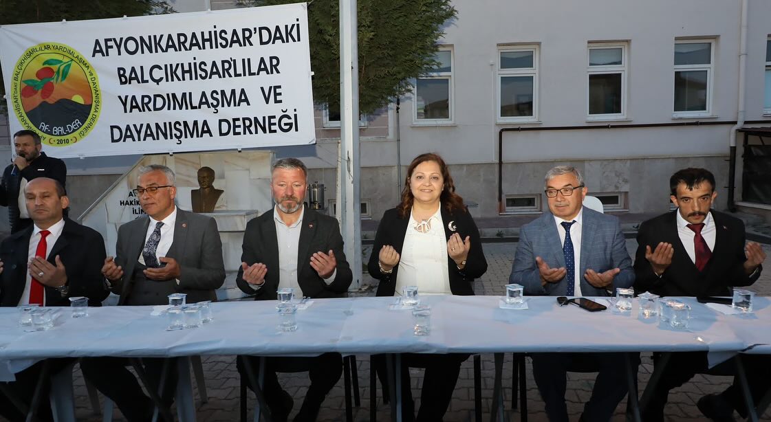 Afyonkarahisar Belediye Başkanı Köksal, Komşuluk Dayanışmasını Pekiştiren İftar Etkinliğinde Vatandaşlarla Buluştu