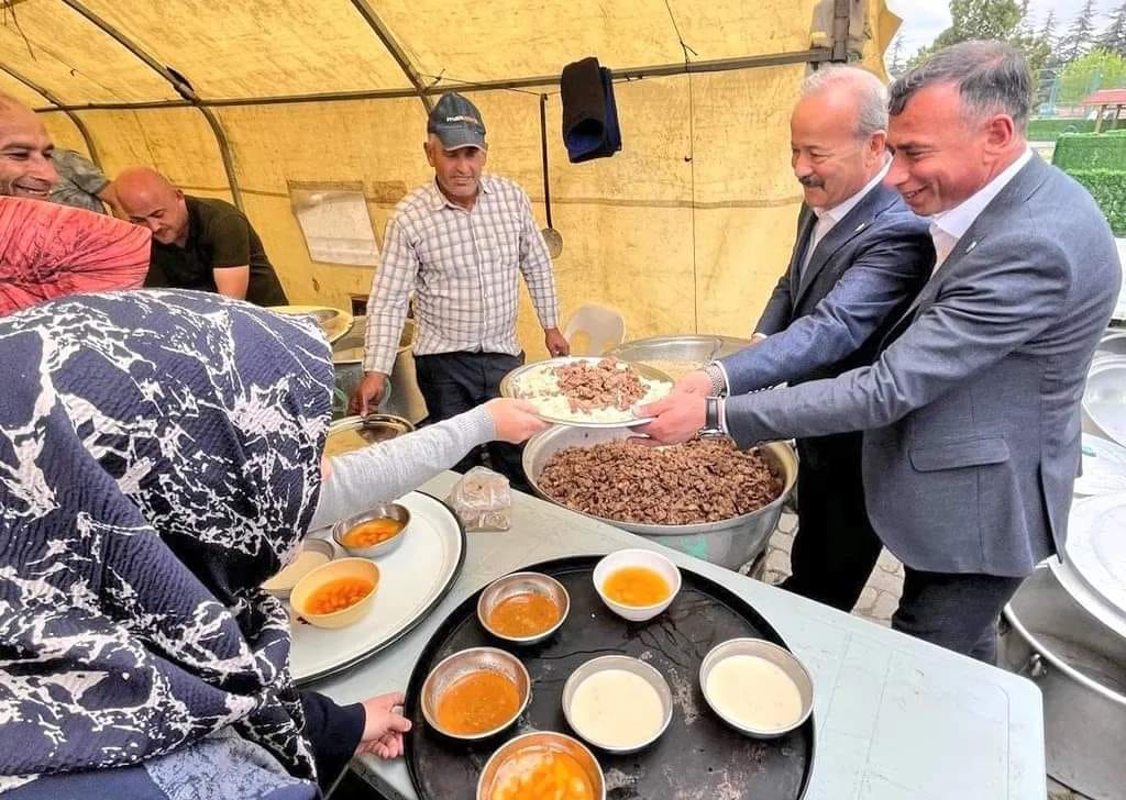 MHP Heyeti, Ramazan Bayramı'nı halkla birlikte kutladı