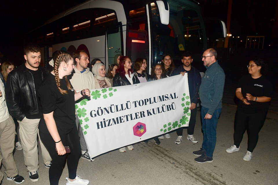 Anadolu Üniversitesi Rektörü Prof. Dr. Fuat Erdal, Depremden Etkilenen Okullar İçin Öğrencileri Uğurladı