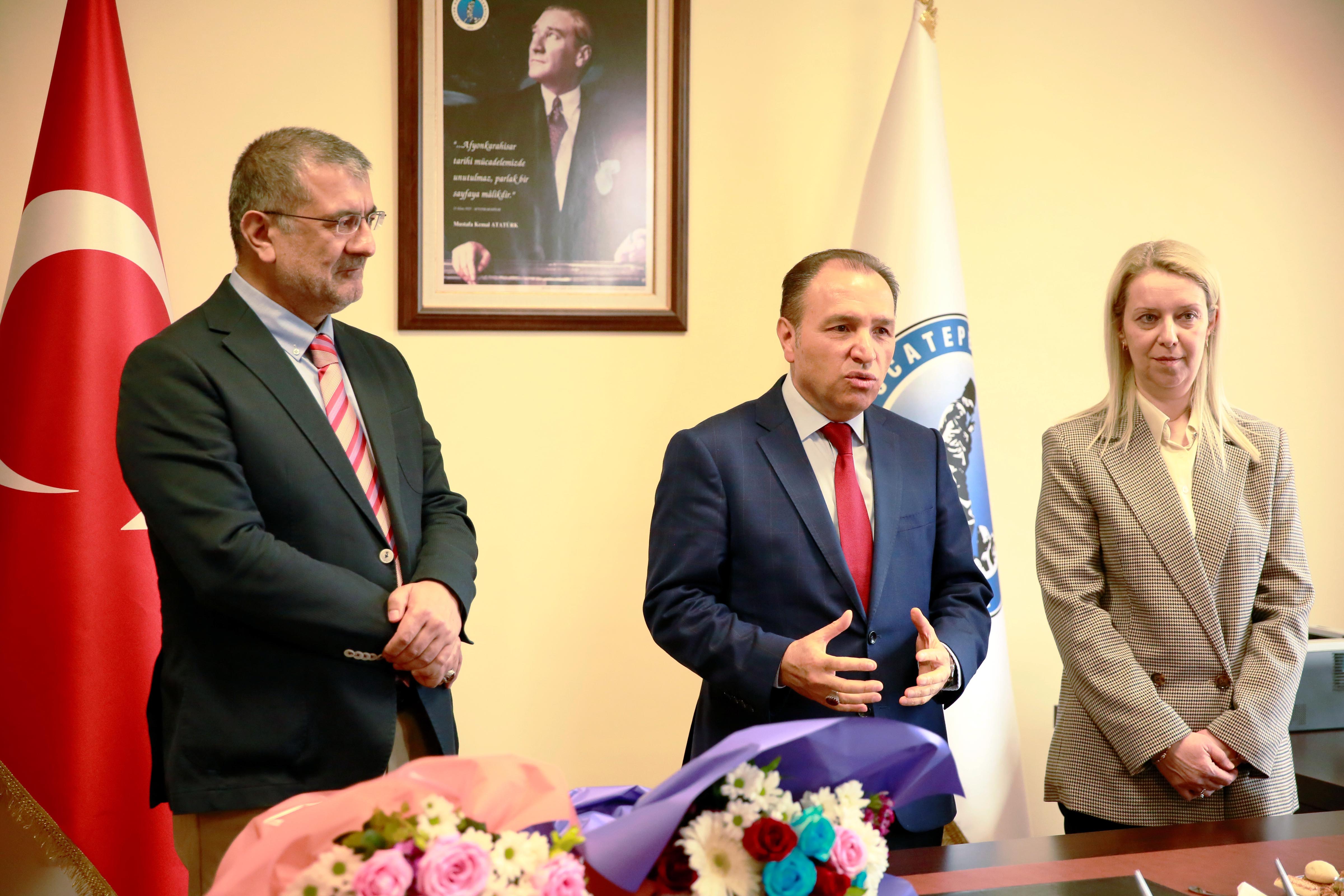 Afyon Kocatepe Üniversitesi Güzel Sanatlar Fakültesi'nde Dekanlık Devir Teslim Töreni Yapıldı