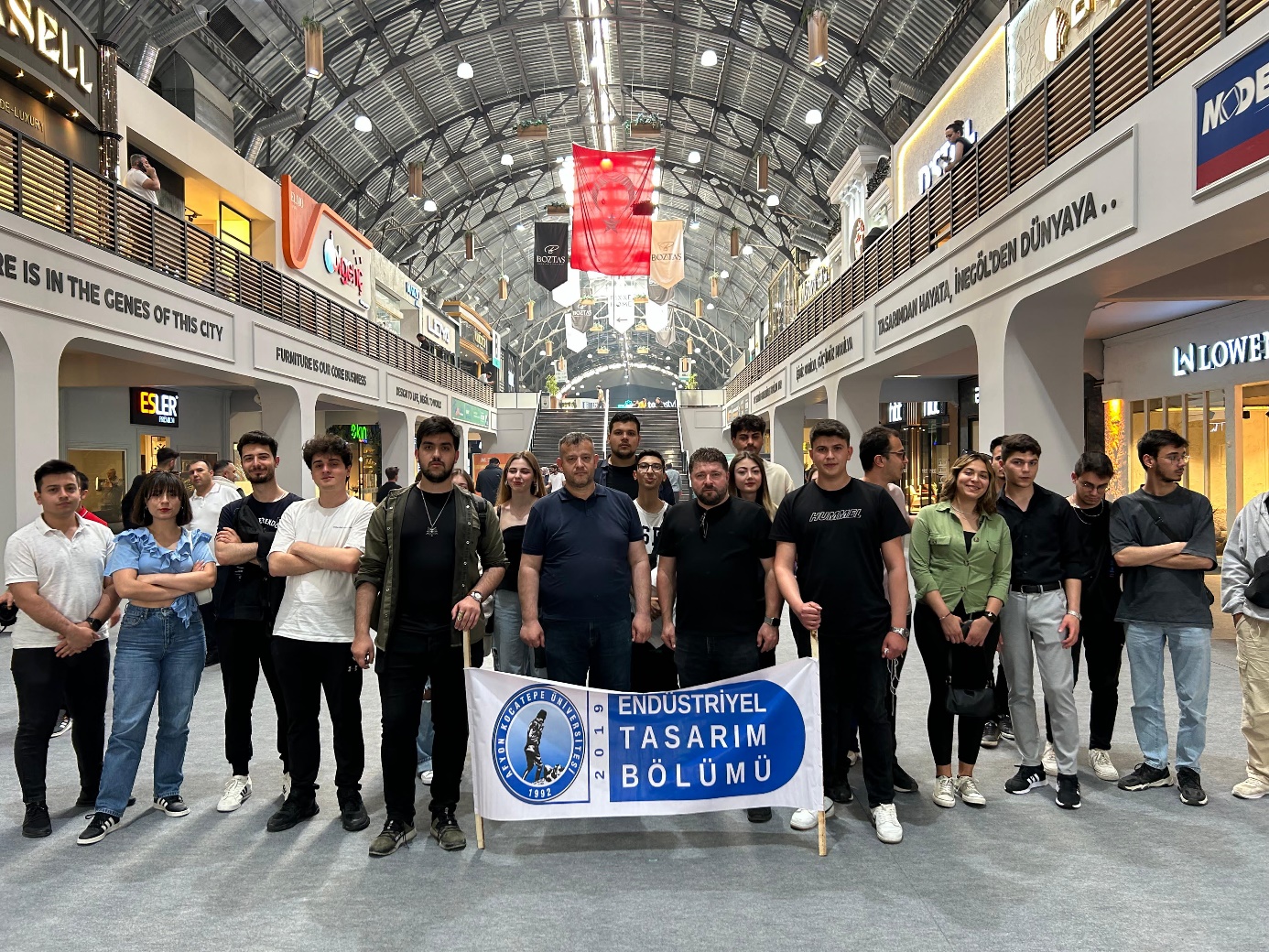 Afyon Kocatepe Üniversitesi öğrencileri İnegöl'de mobilya fabrikalarını gezdi