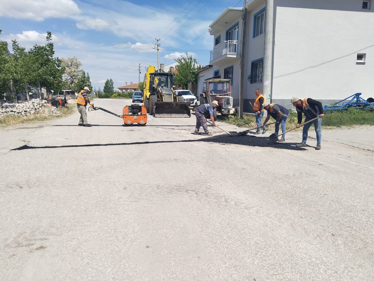 İlçe Yollarında Asfaltlama Çalışmaları Devam Ediyor