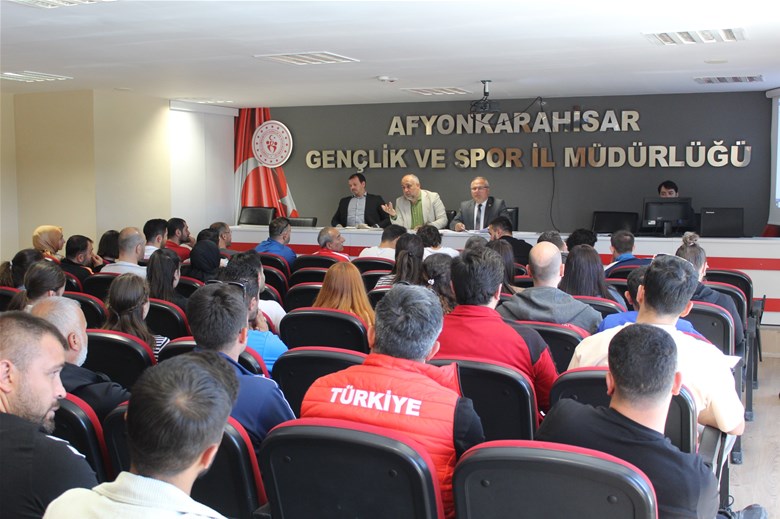 Gençlik ve Spor İl Müdürü Kasapoğlu, Antrenörlerle Toplantıda Buluştu