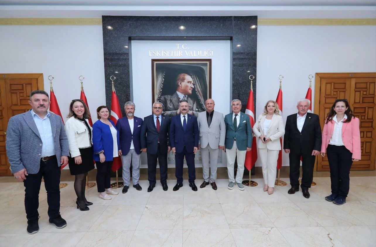 Türkiye Muhtarlar Konfederasyonu Genel Başkanı ve Eskişehir Muhtarlar Derneği Başkanı Valiye Ziyarette Bulundu