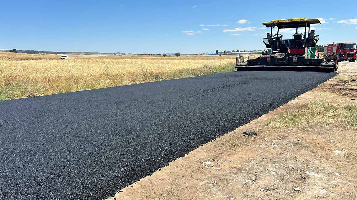 Afyonkarahisar İl Özel İdaresi Yol Yapım Çalışmalarına Devam Ediyor