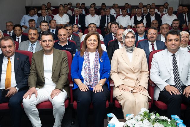 Afyonkarahisar Belediye Başkanı Burcu Köksal, Belediye Başkanlarına Yönelik Eğitim ve Koordinasyon Toplantısına Katıldı