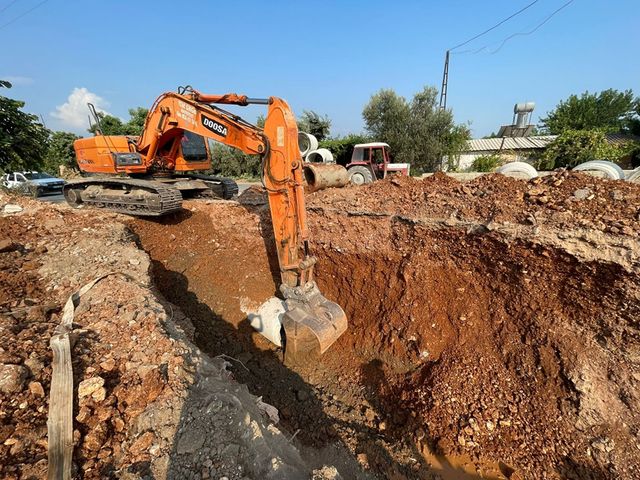 Kumluca Belediyesi, Yağmur Suyu Sorununu Çözmek İçin Çalışmalarını Sürdürüyor