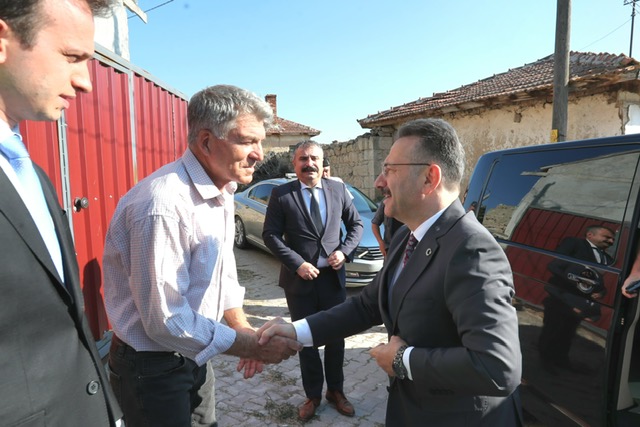 Valimiz Sayın Hüseyin Aksoy, Somali'de görev yaptığı esnada kalp krizi sonucu şehit olan askerimizin ailesine taziye ziyaretinde bulundu