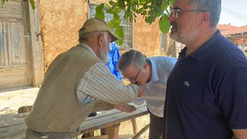 Afyonkarahisar'da Yarım Asırdır Ahşap Sandalye İmalatı Yapan Mahmut Amca Ziyaret Edildi