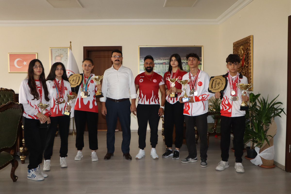 Emirdağ Kaymakamı Yasin Akgül, Muaythai Sporcularını Kabul Etti