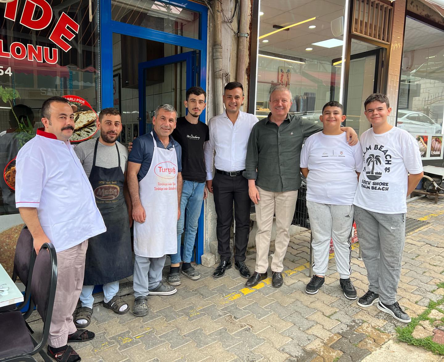 Dr. Mahmut Koçak, Halkla Birebir İlişki Kurarak Toplumun İhtiyaçlarını Anlamaya Çalışıyor