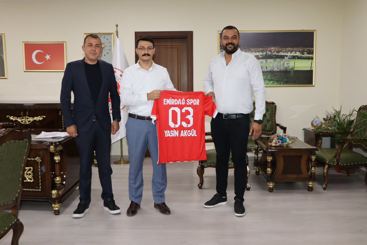 Emirdağ Kaymakamı Yasin Akgül, Emirdağspor'un Başkanı Erkan Mola ve Yönetim Kurulu üyesi Hamza Çeliker İle Bir Araya Geldi