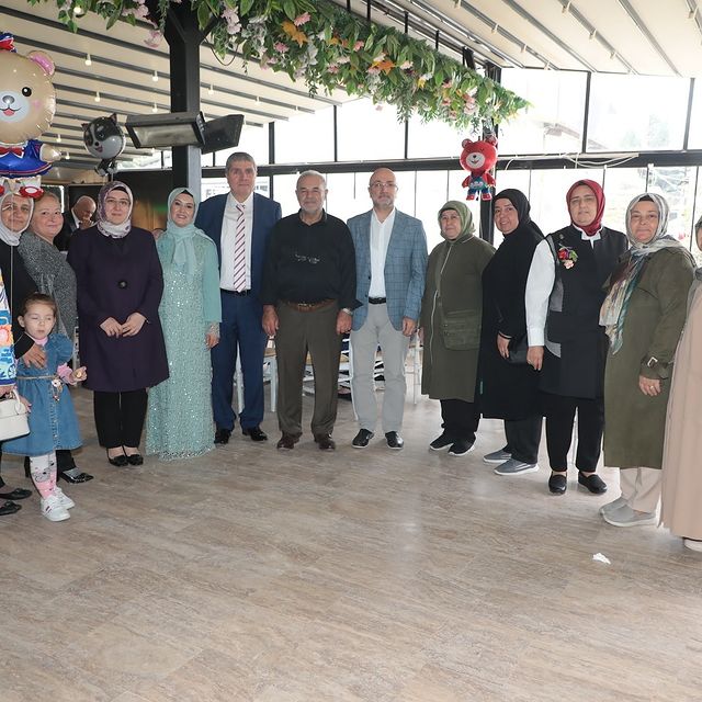 
    AK Parti Afyonkarahisar İl Başkanı Av. Turgay Şahin, Genç Bir Çiftin Nikah Törenine Katıldı
  