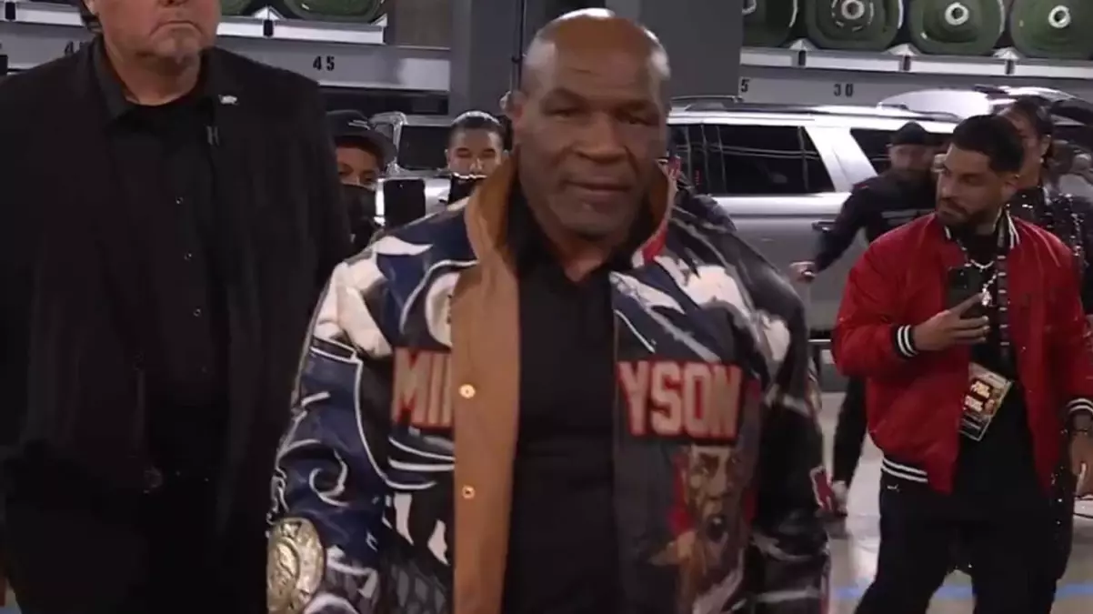 Mike Tyson'ın Ceketi: Tarihi Maç Öncesi Gündem Yaratan Detay